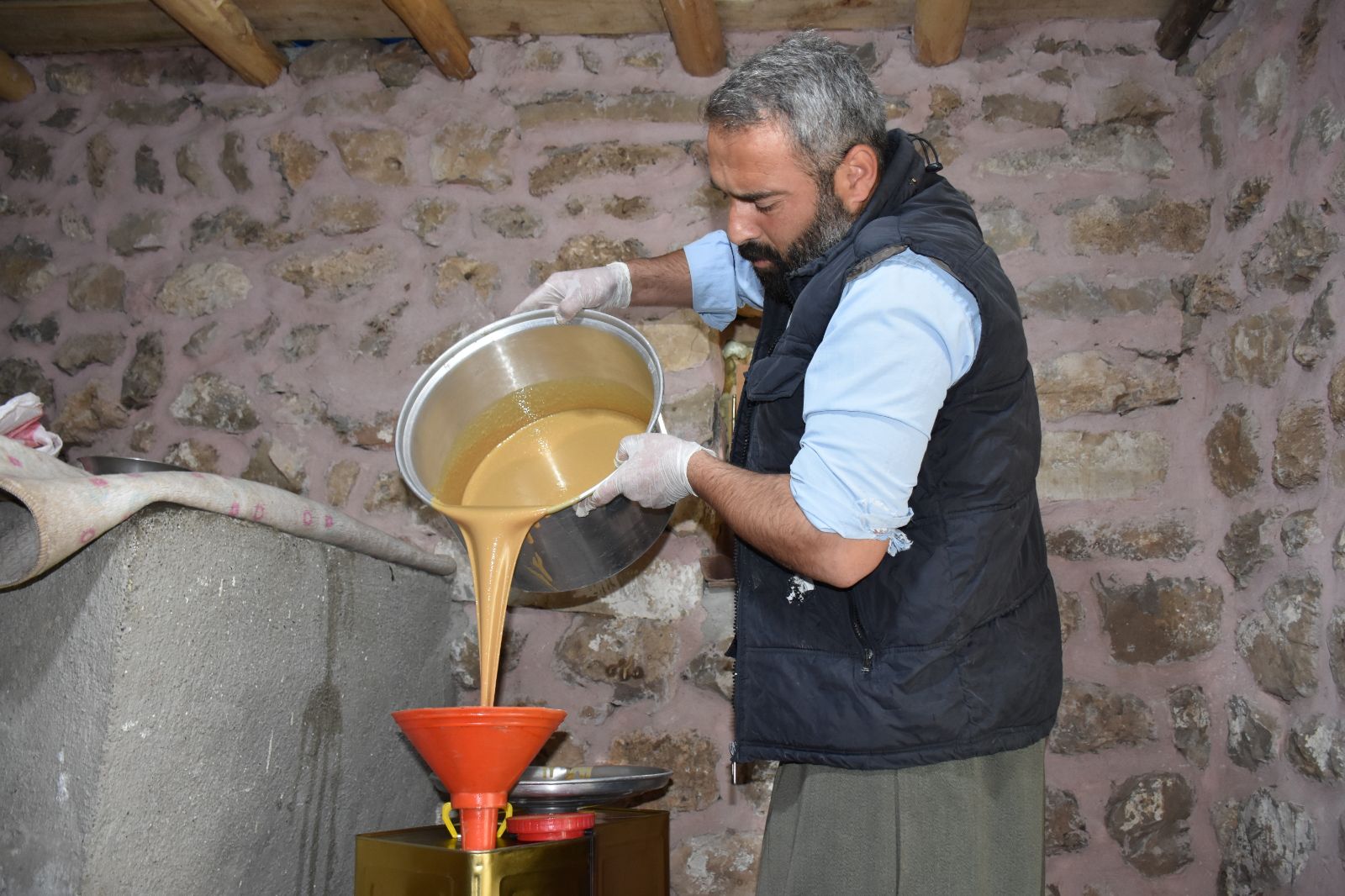 Çukurca'da tarihi değirmende üretilen tahininin ünü sınırları aştı