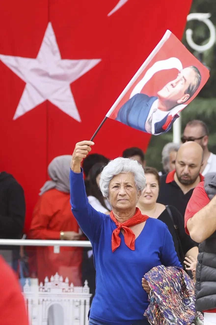 Dolmabahçe Sarayı'na Cumhuriyet'in 100. yılında ziyaretçi akını 9 Dolmabahçe Sarayı'na Cumhuriyet'in 100. yılında ziyaretçi akını 9