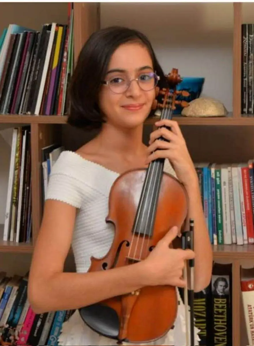 LAÇİN ÖDÜL DE ALMIŞTI 5