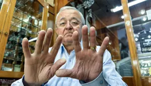 Ehliyet yenilerken gerçek ortaya çıktı: Yaptığı iş yüzünden parmak izi silinmiş