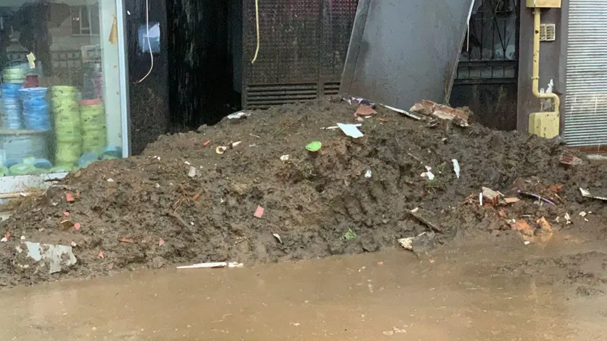 Çayeli'de heyelan: 1 ölü, 4 yaralı 3 Çayeli'de heyelan: 1 ölü, 4 yaralı 3