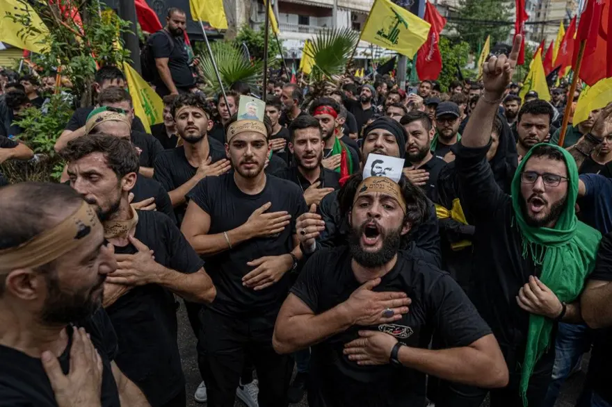 Şii'ler Kerbela şehitleri için yasta 7