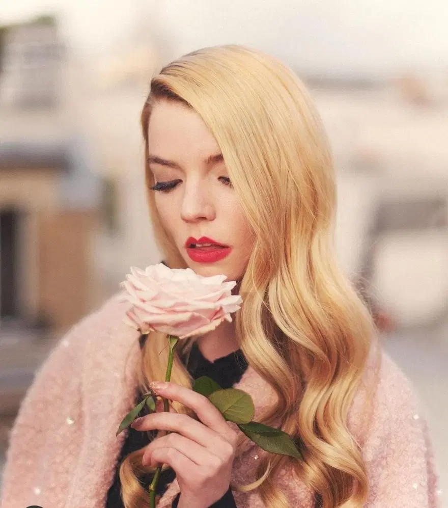 Anya Taylor-Joy üzerinde 2.3 milyon dolar taşıdı (Anya Taylor-Joy kimdir?) 8 Anya Taylor-Joy üzerinde 2.3 milyon dolar taşıdı (Anya Taylor-Joy kimdir?) 8