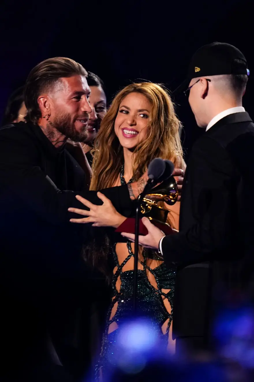 Sergio Ramos'tan Pique'den boşanan Shakira'ya ödül 2