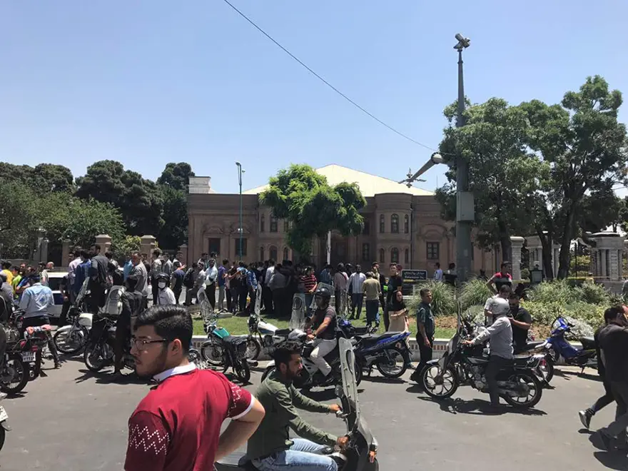 İran Meclisi ve Humeyni Türbesi'nde saldırı 4 İran Meclisi ve Humeyni Türbesi'nde saldırı 4