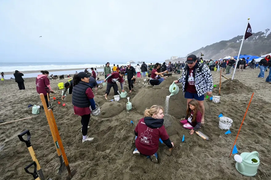 Binlerce kişi kumdan kale için buluştu 2