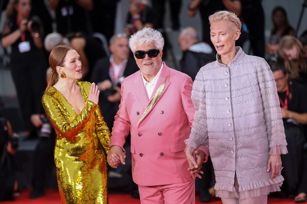 Pedro Almodovar'ın yeni filmi 17 dakika boyunca ayakta alkışlandı