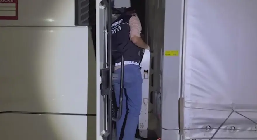 TIR’daki gizli bölmeden 10 milyon liralık uyuşturucu çıktı 2