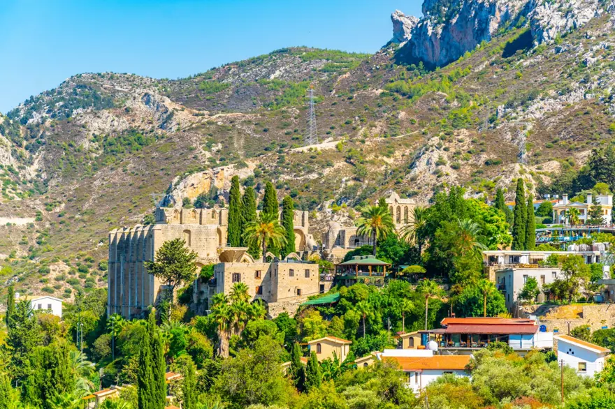 bellapais manastırı, girne gezilecek yerler, girne, kktc, kuzey kıbrıs türk cumhuriyeti 