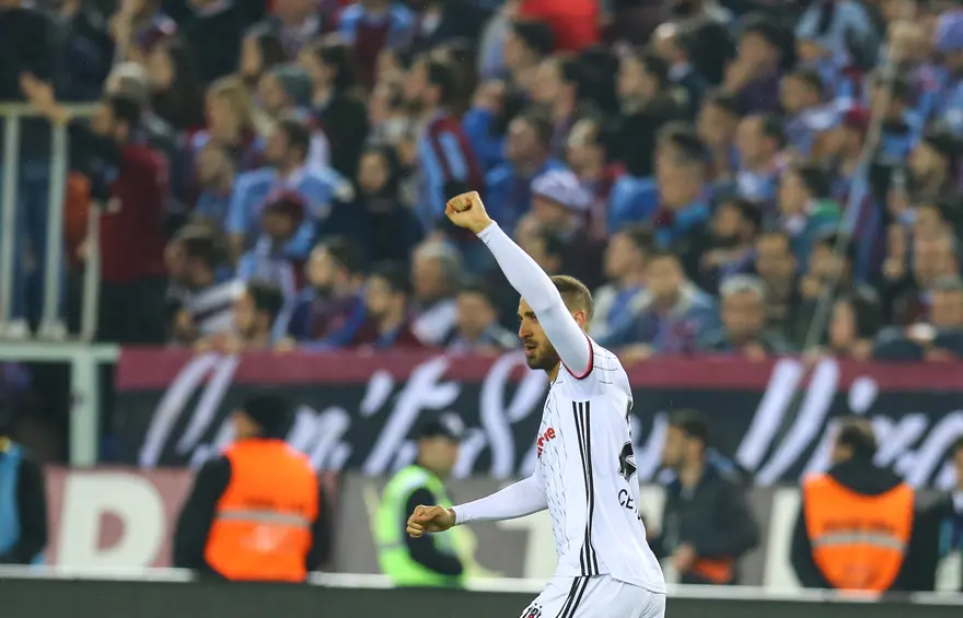 Cenk Tosun, Medical Park Arena'da tarihe geçti 3