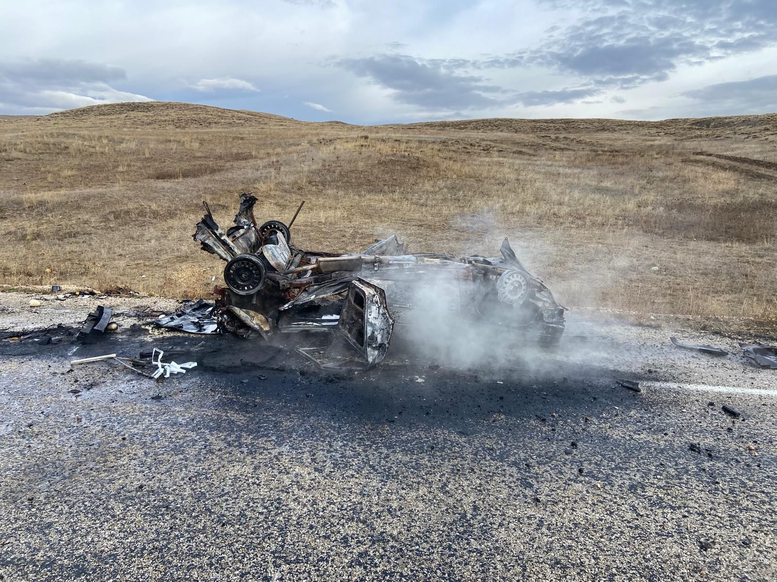 Bayburt'ta otomobil şarampole devrildi: Bir can kaybı var