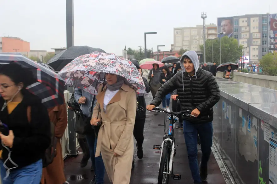 Hava durumu: İstanbul güne yağmurla başladı 6