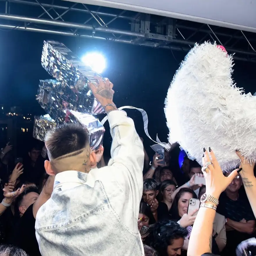 Icardi'den ayrılan Wanda Nara'nın doğum gününden yeni fotoğraflar: Sabaha kadar partiledi, sevgilisiyle havuza atladı 7