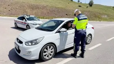 Uyuşturcu alıp trafiğe çıktı: Ehliyetine el konuldu