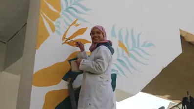 Şam’da kadınlar duvarlara resim çizerek savaşın izlerini siliyor