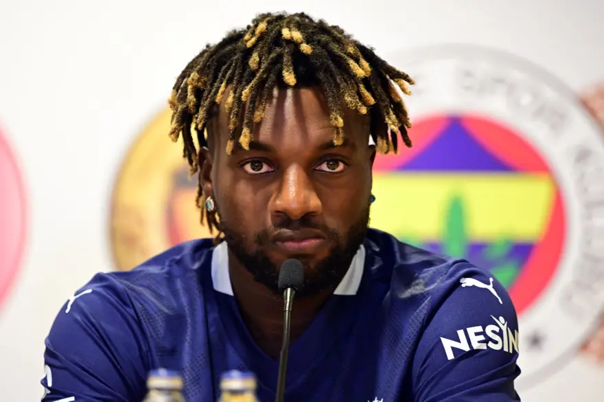 Fenerbahçe'de 5'i yeni transfer, 7 futbolcu için imza töreni düzenlendi 19 Fenerbahçe'de 5'i yeni transfer, 7 futbolcu için imza töreni düzenlendi 19