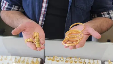 Evlenecek gençler istedi, aşiret takıya sınır getirdi