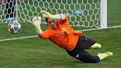 "İbre Sommer'e döndü" (3 Ağustos 2025 spor manşetleri)