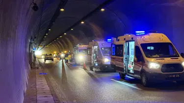 Tünelde iki otomobil çarpıştı: Yaralılar var
