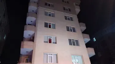 Kadıköy'de balkon çöktü: Bina tedbiren boşaltıldı