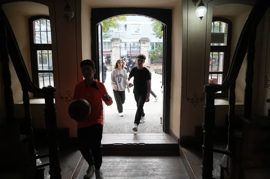 2 devlet, 30 padişah ve 12 cumhurbaşkanı gördü: Türkiye'nin 556 yıl aralıksız eğitim veren okulu 2