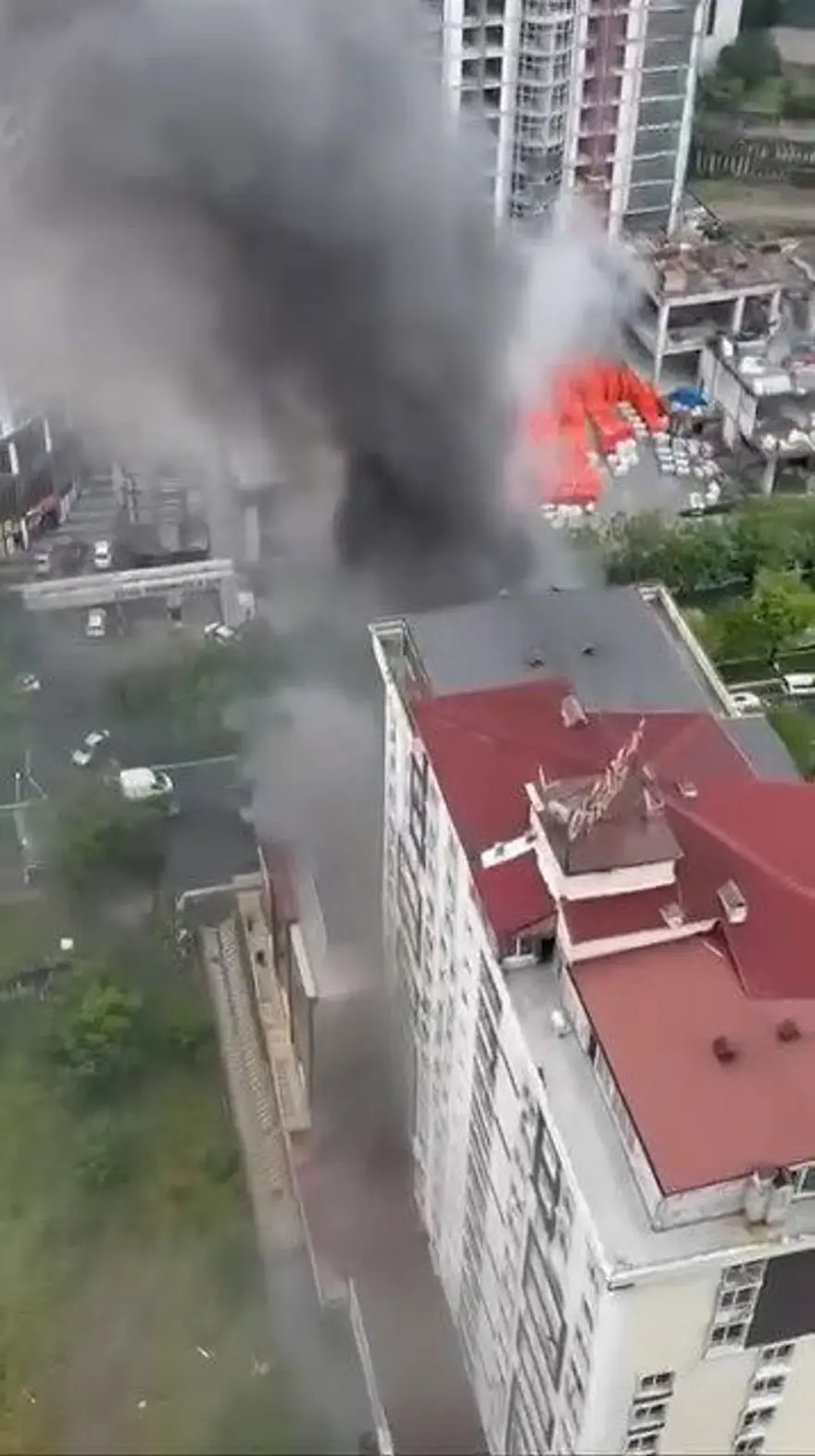 Esenyurt'ta yangın paniği: 132 daireli bina tahliye edildi 1