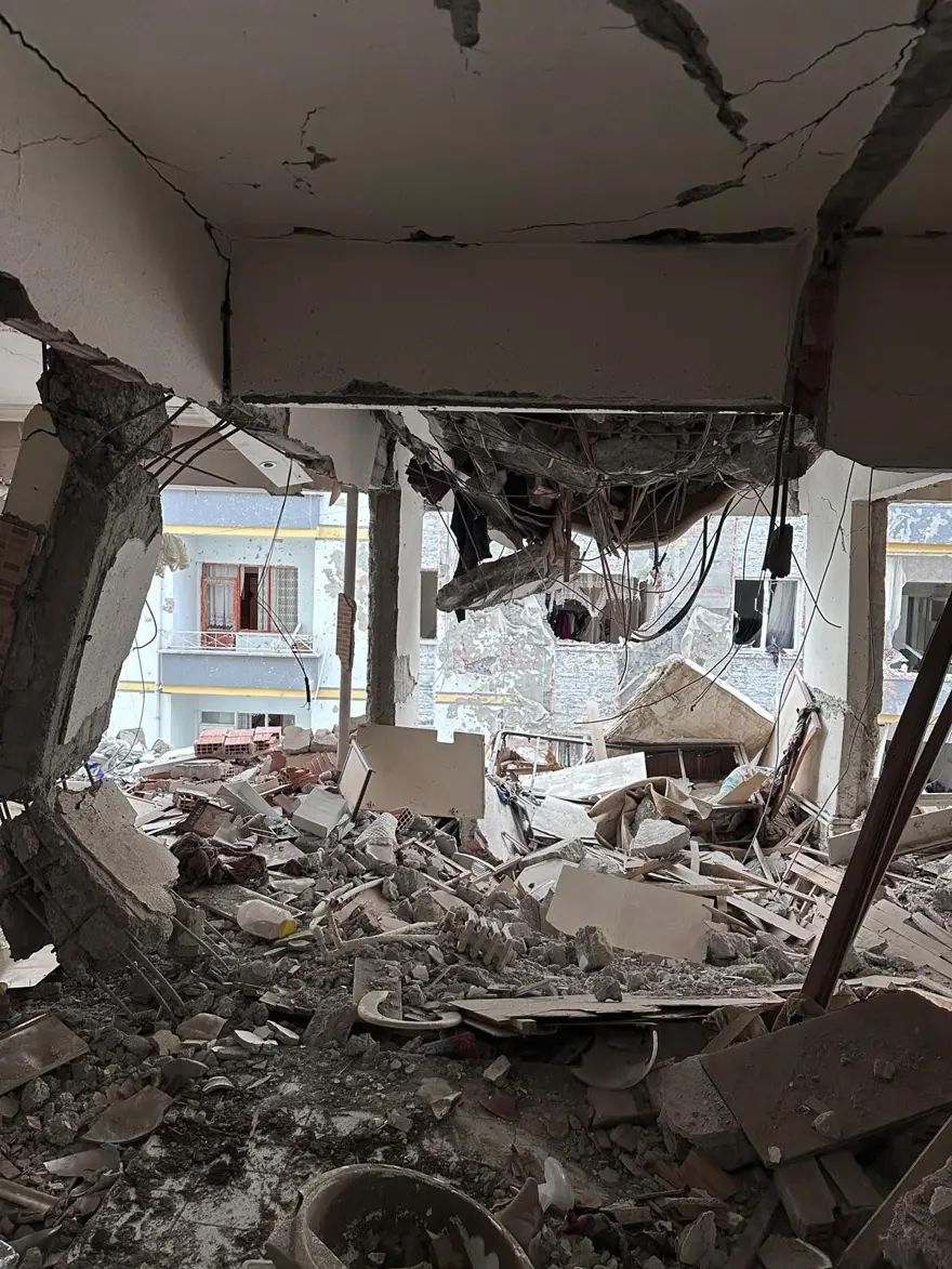 Çorum'da bir binada doğalgaz patlaması: 1 can kaybı, 33 yaralı 17