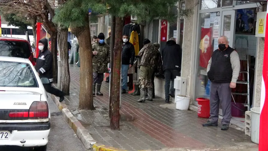 Bebek ziyaretinde 37 kişiye corona virüs bulaştırdı 