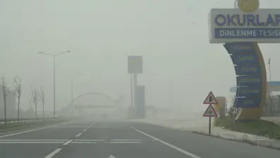 Çöl tozu yurda ulaştı: Kum fırtınası iki ilin kara yolunu kapattı