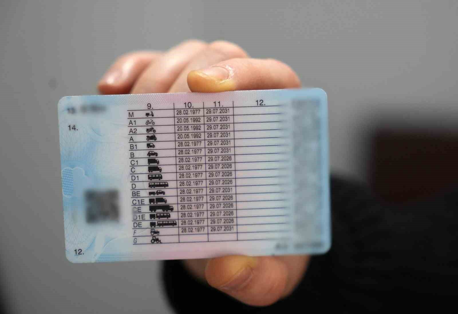 Ehliyet yenileme uzatıldı mı, son başvuru ne zaman? Eski tip sürücü belgesi değiştirme randevusu nasıl alınır?