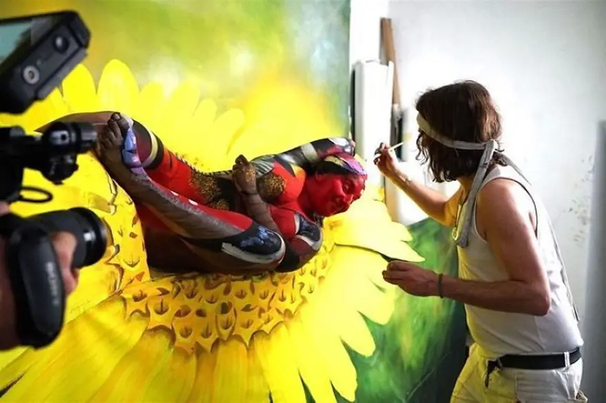 Johannes Stötter’in vücut boyama sanatı: Kelebek aslında birkadın 8