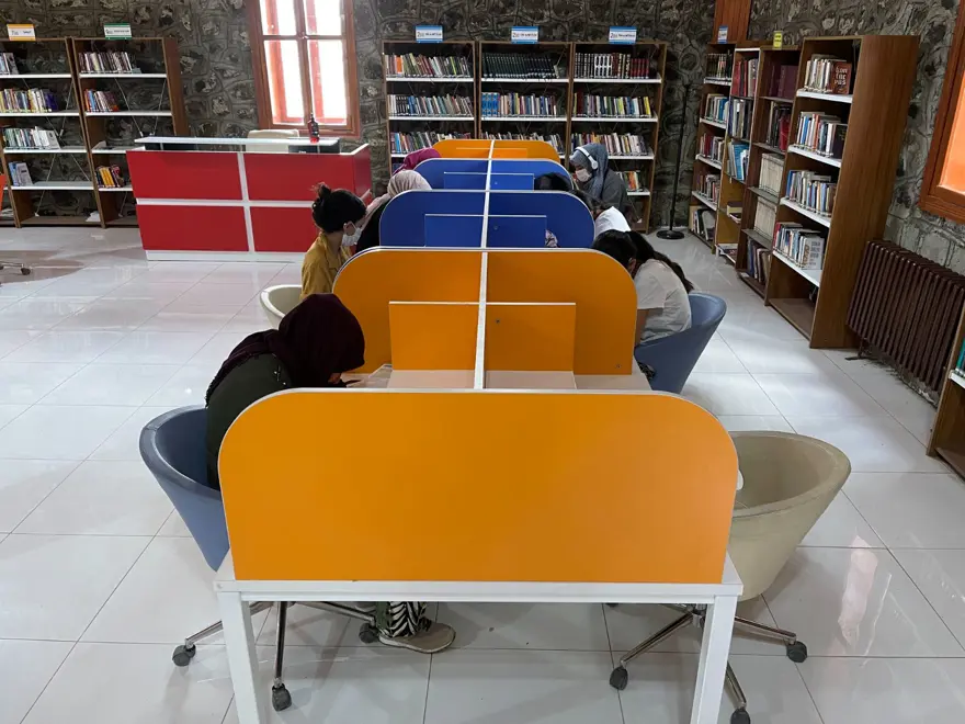 49 yıl cezaevi olarak kullanılan taş bina kütüphaneye dönüştü 9