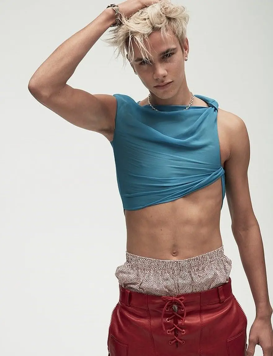 Victoriave David Beckham çiftinin oğlu Romeo artık bir model Victoriave David Beckham çiftinin oğlu Romeo artık bir model
