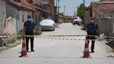 Test sonucunu beklemeden parti düzenledi, sokak karantinaya alındı