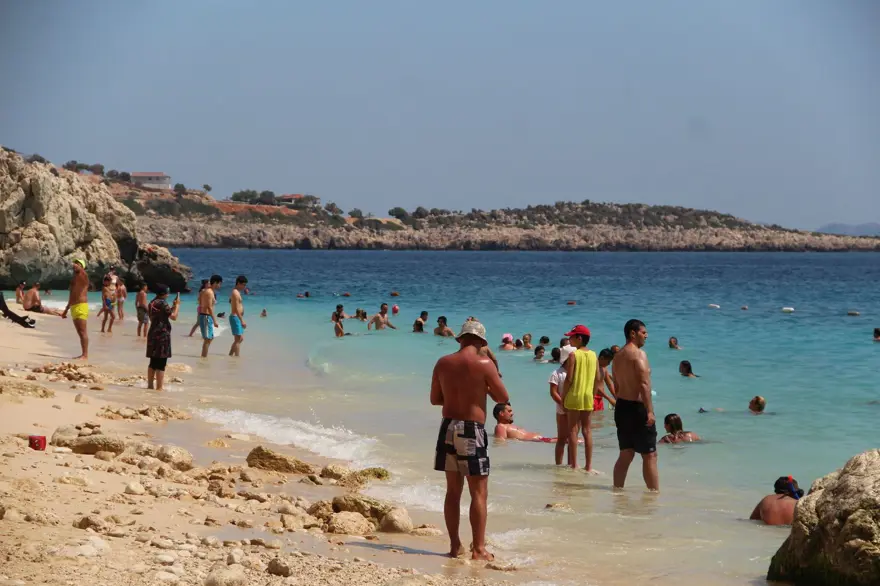 Antalya'nın dünyaca ünlü Kaputaş Plajı'na yoğun ilgi 8