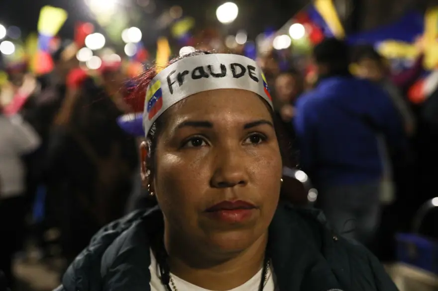 Venezuela'da "hileli" seçim tartışması: Yüzlerce göçmen sokaklarda toplandı 14 Venezuela'da "hileli" seçim tartışması: Yüzlerce göçmen sokaklarda toplandı 14