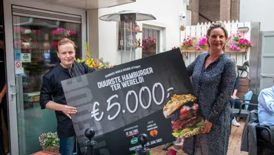 Dünyanın en pahalı hamburgeri 5 bin euroya satıldı: Hollanda'da üretildi ve altınla kaplandı