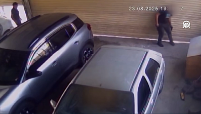 Gözünü kırpmadan komşusunun köpeğini öldürdü