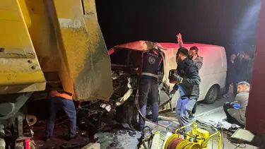 Panelvan, TIR'a arkadan çarptı: Bir ağır yaralı