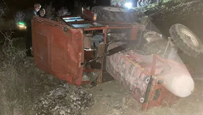 30 metreden yuvarlanan traktörde feci ölüm