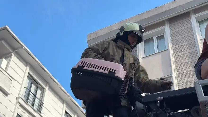 Avcılar'da yangın paniği: Bir aile mahsur kaldı 9