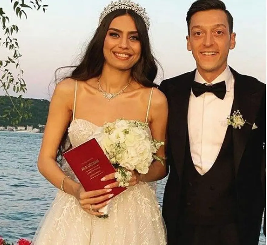 Amine Gülşe'den evlilik sonrası ilk hamle 2