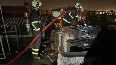 Mangal 5 katlı binayı yakıyordu