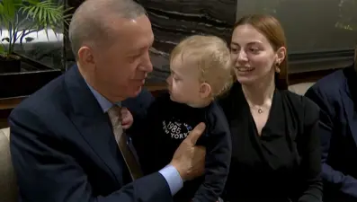 Cumhurbaşkanı Erdoğan kafede vatandaşlarla sohbet etti