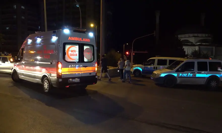 Freni boşalan tanker odasında dinlenen sürücüye çarptı 4