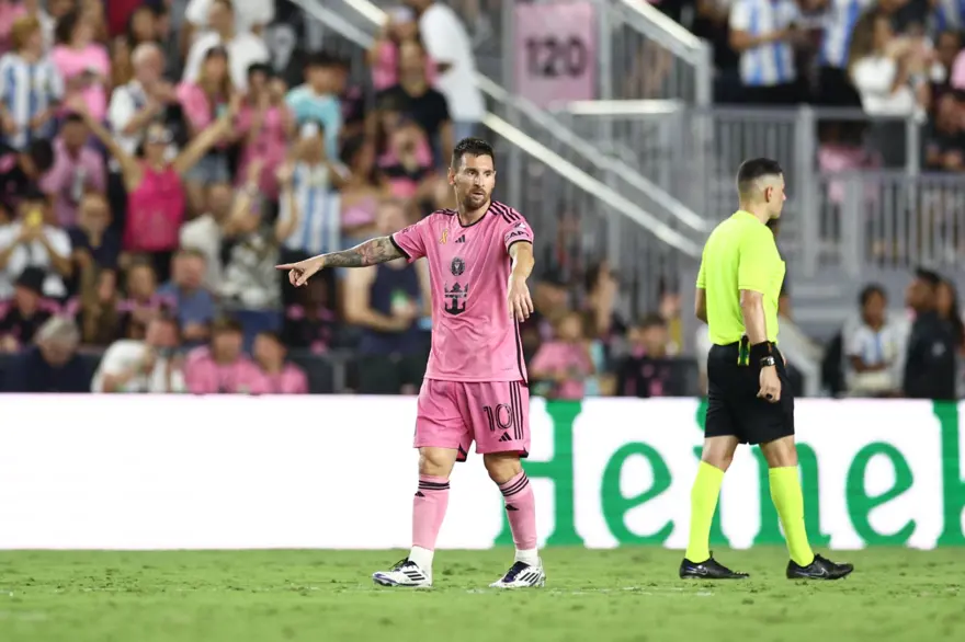 Messi'den hakeme hakaret: Baş belasısın! 2 Messi'den hakeme hakaret: Baş belasısın! 2