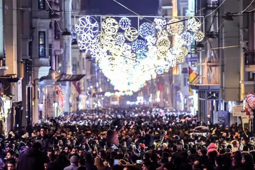 Türkiye'de yeni yıl sevinçle karşılandı 4