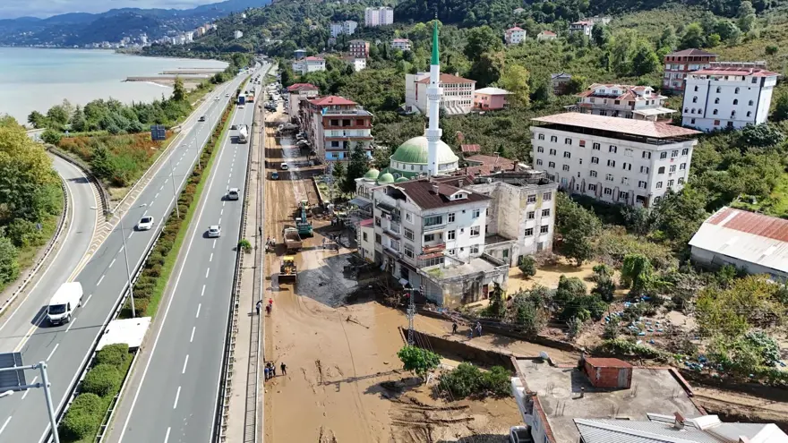Heyelanın vurduğu Trabzon'da hasar tespit çalışmaları devam ediyor 