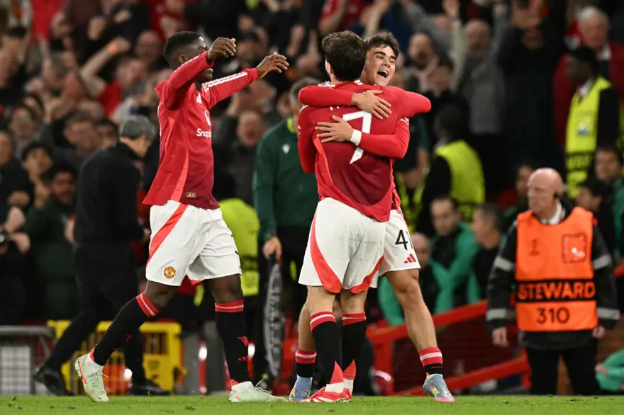 UNİTED 2 FİNALİN 1'İNDE MUTLU SONA ULAŞTI 3 UNİTED 2 FİNALİN 1'İNDE MUTLU SONA ULAŞTI 3