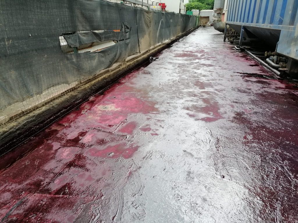Kocaeli'de Kilez Deresi'ni atık su ile kırmızıya boyayan firmaya ceza